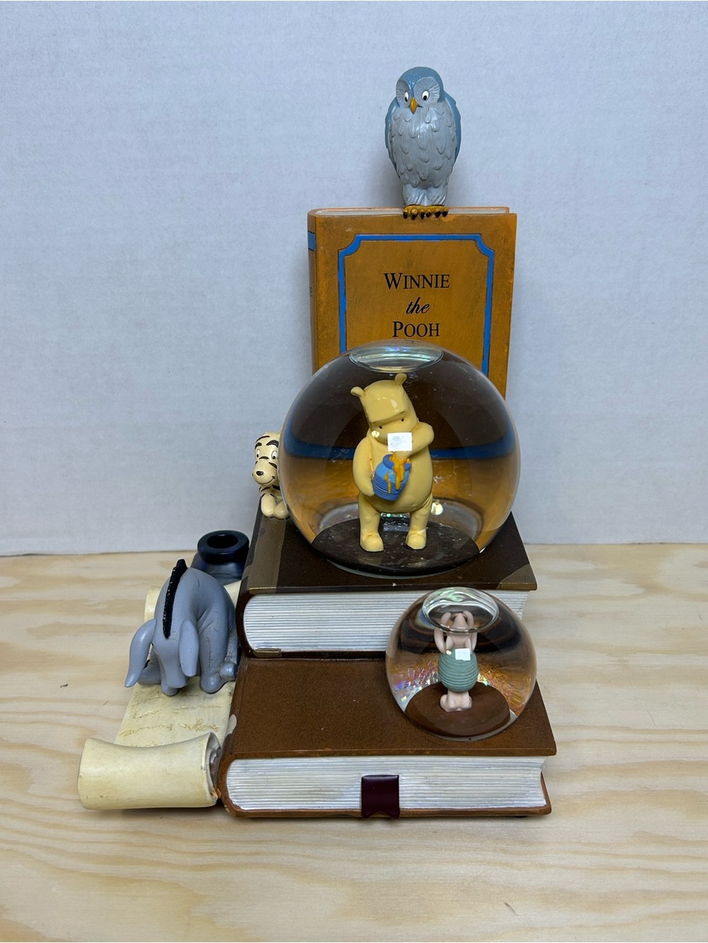 Disney Store Winnie the Pooh 80yrs Classic Pooh Musical Snowglobe Missing Feathe